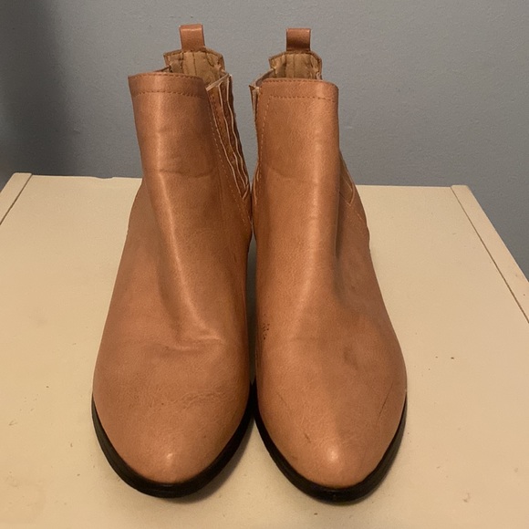 ⭐️HOST PICK⭐️ Rebel women’s boot heels size 9 - Picture 2 of 6